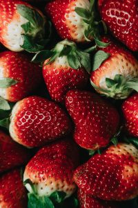 Manfaat Buah Strawberry untuk Menjaga Kesehatan Mata: Nikmati Buah Enak yang Baik untuk Kesehatan!