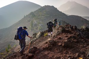 Tips Mendaki Gunung Bagi Pemula: Panduan Lengkap untuk Meraih Puncak